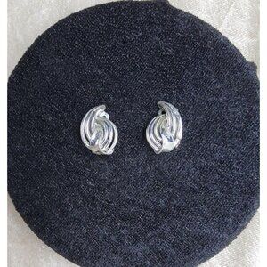 Vintage Lisner Silver-tone Knot Shaped Clip-On Earrings